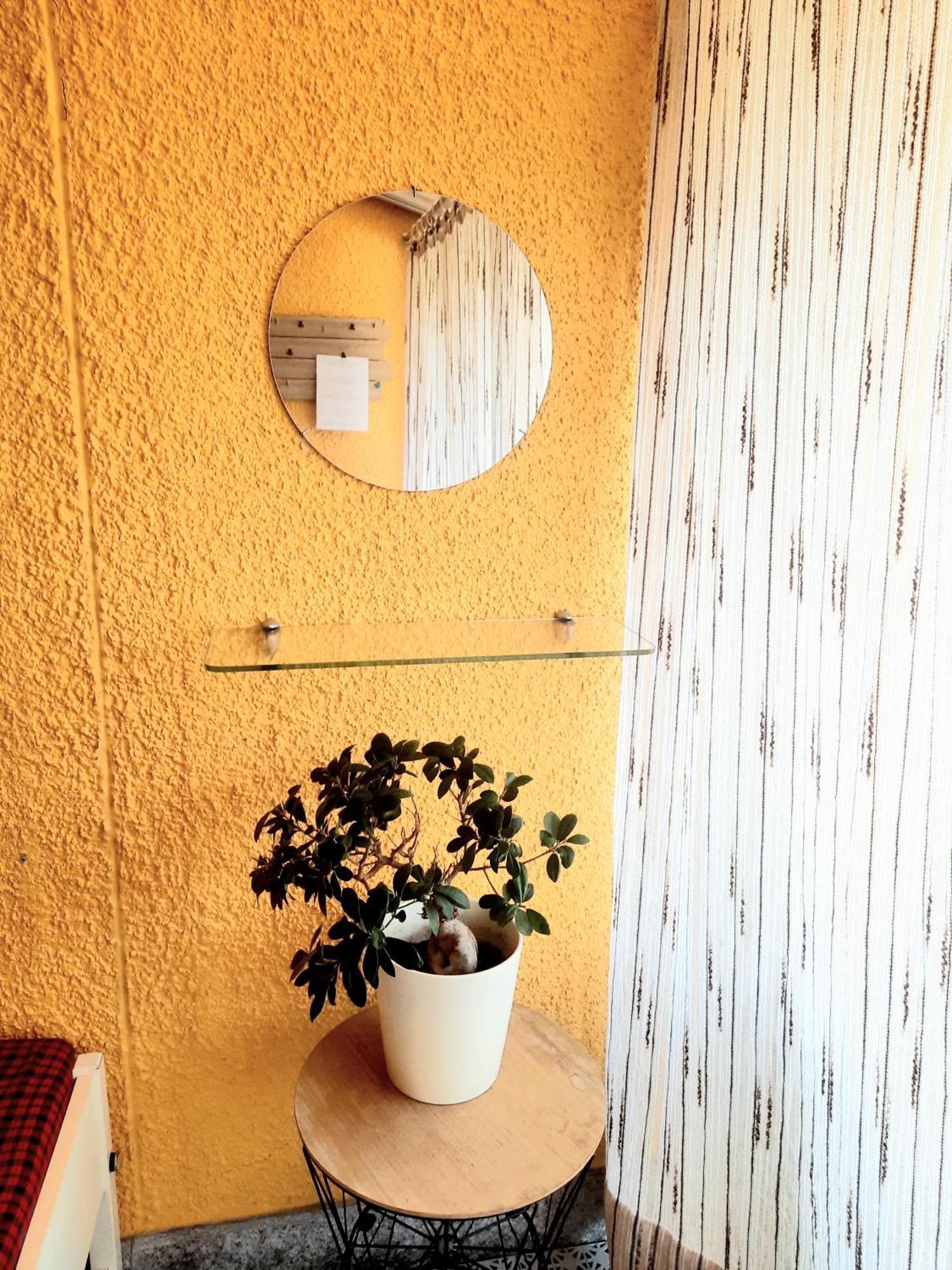 Quarto em Acomodações Particulares Privata Con Balcone Giardino E Piscina Gordola