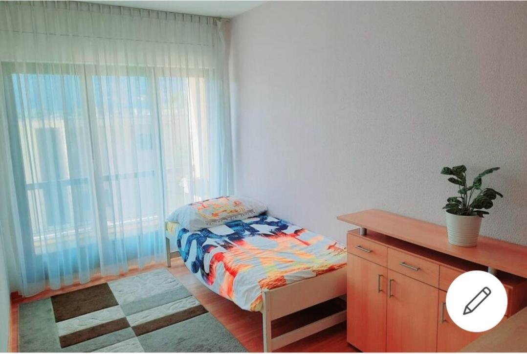 Homestay Privata Con Balcone Giardino E Piscina Gordola
