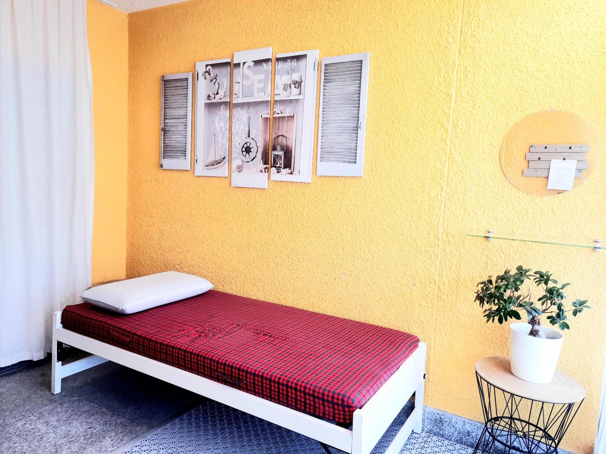 Privata Con Balcone Giardino E Piscina Gordola